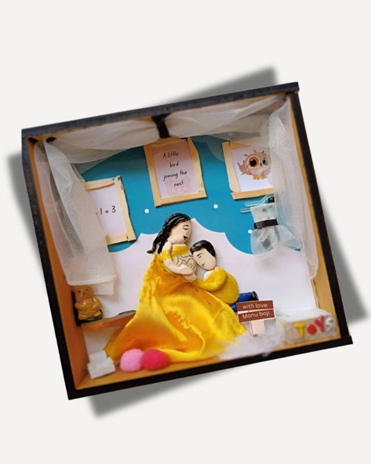 पीले गाउन के साथ गर्भावस्था कंकड़ कला| बच्चे की घोषणा, गोद भराई और नए माता-पिता का उपहार