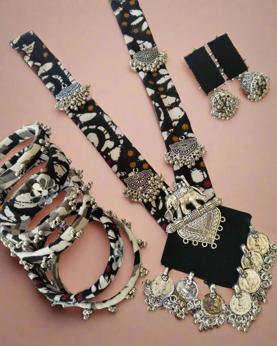 Black printed fabric necklace, bangles and earrings set with silver details on it