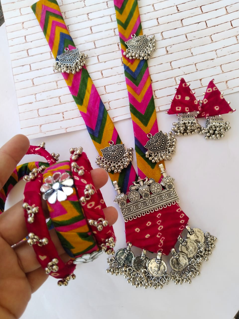 Multicolor printed fabric necklace, earrings and bangles set with silver details on it