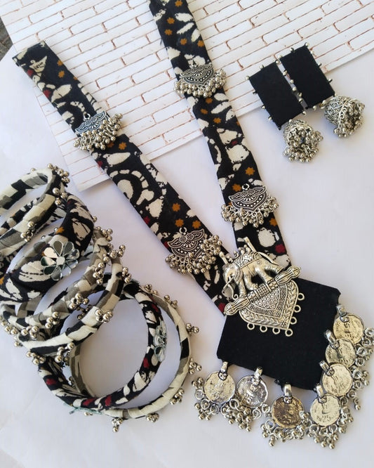 Black printed fabric necklace, bangles and earrings set with silver details on it
