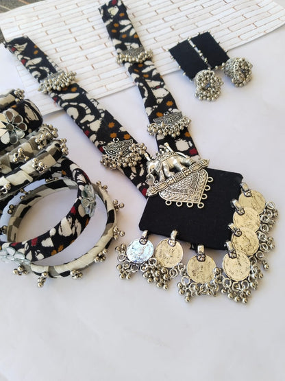 Black printed fabric necklace, bangles and earrings set with silver details on it