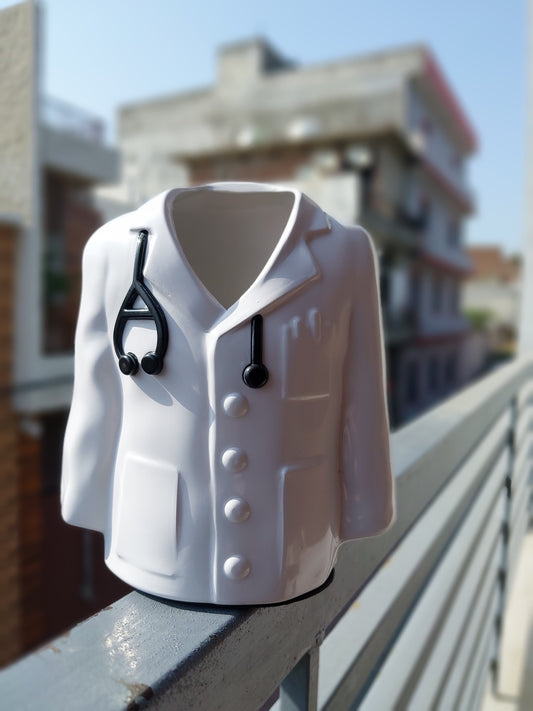 Doctor's apron shaped doctor pen stand on balcony rack 