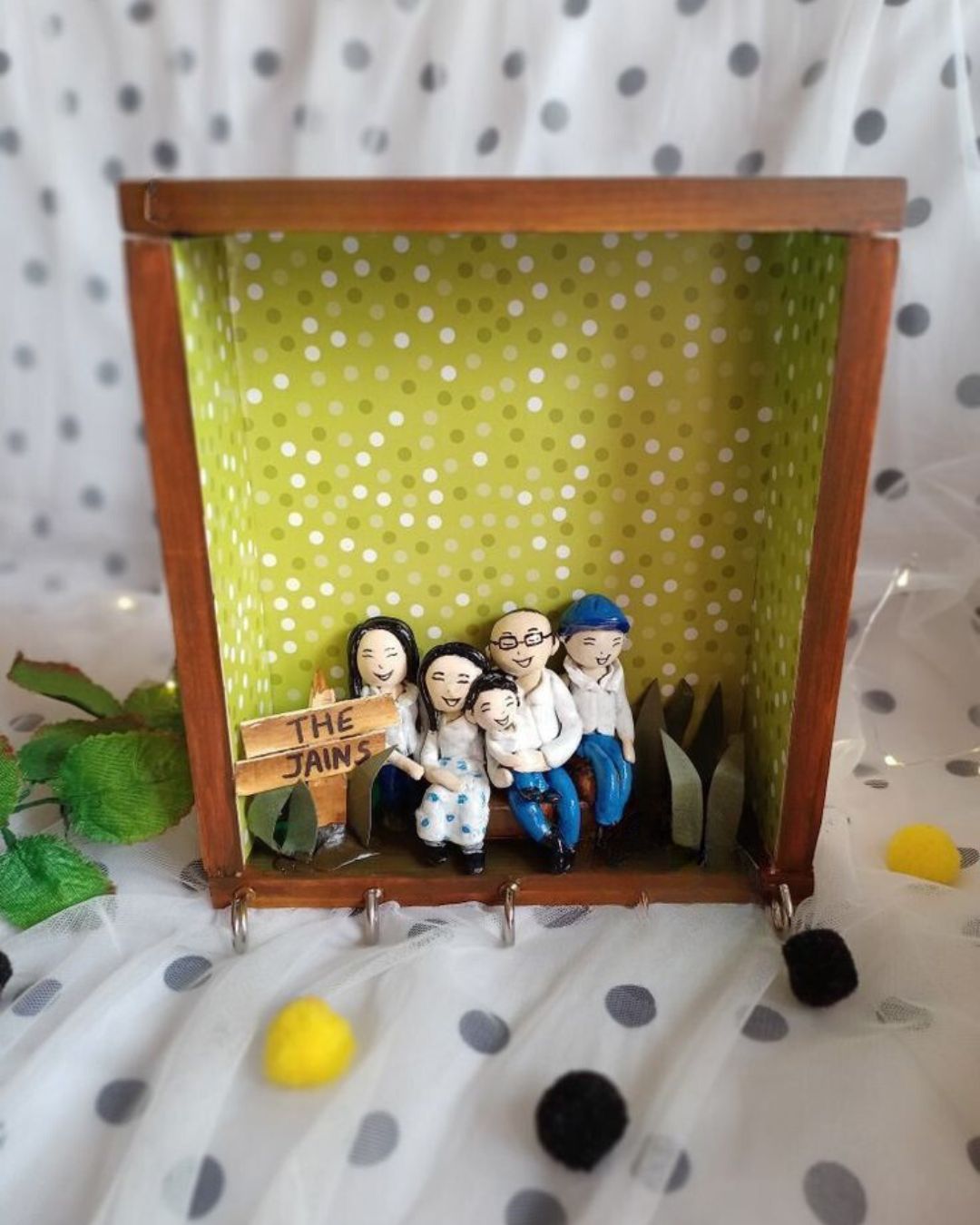 Family miniature keyholder