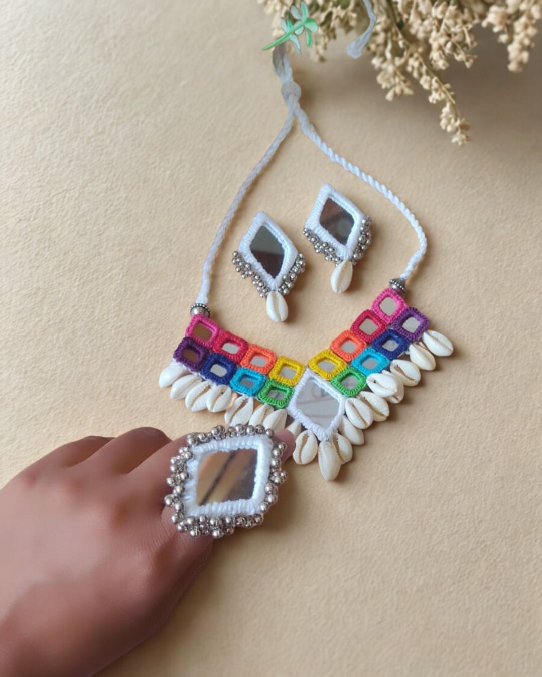White & Multicolor Shell Jewelry Set