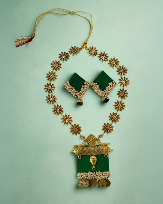 Rainvas Green and golden kundan beads necklace earrings set