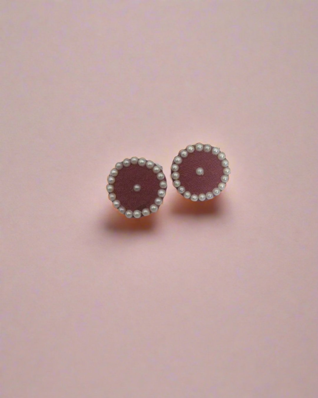 Light Mini Pearl Studs