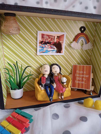 Living room personalised old couple miniature