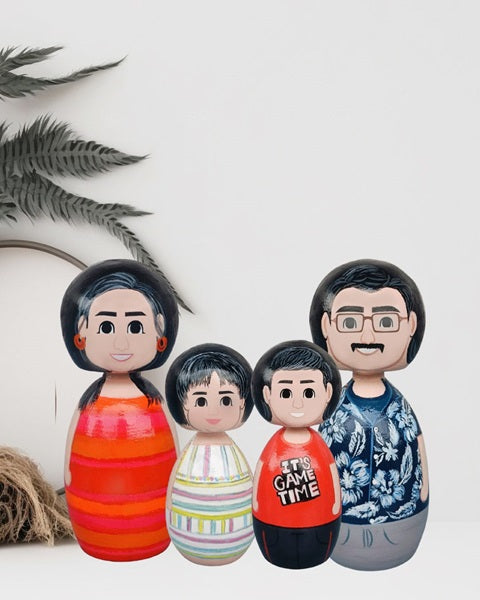 Family of 4 mom dad and 2 kids miniature wooden zoobe dolls 