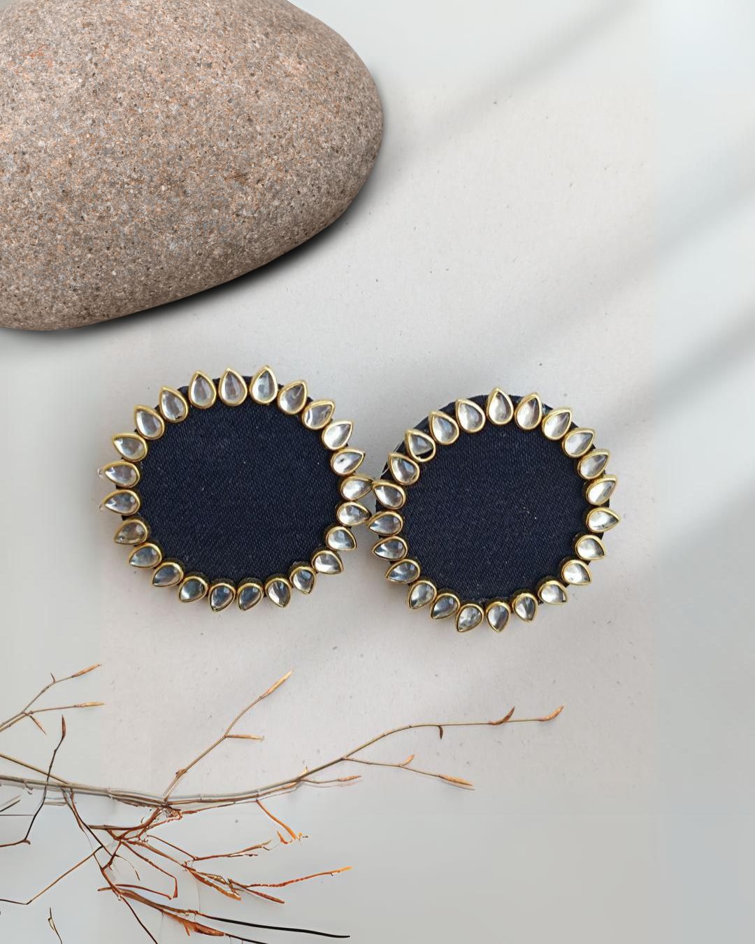 Plain Black Kundan Studs