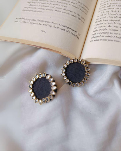 Plain Black Kundan Studs