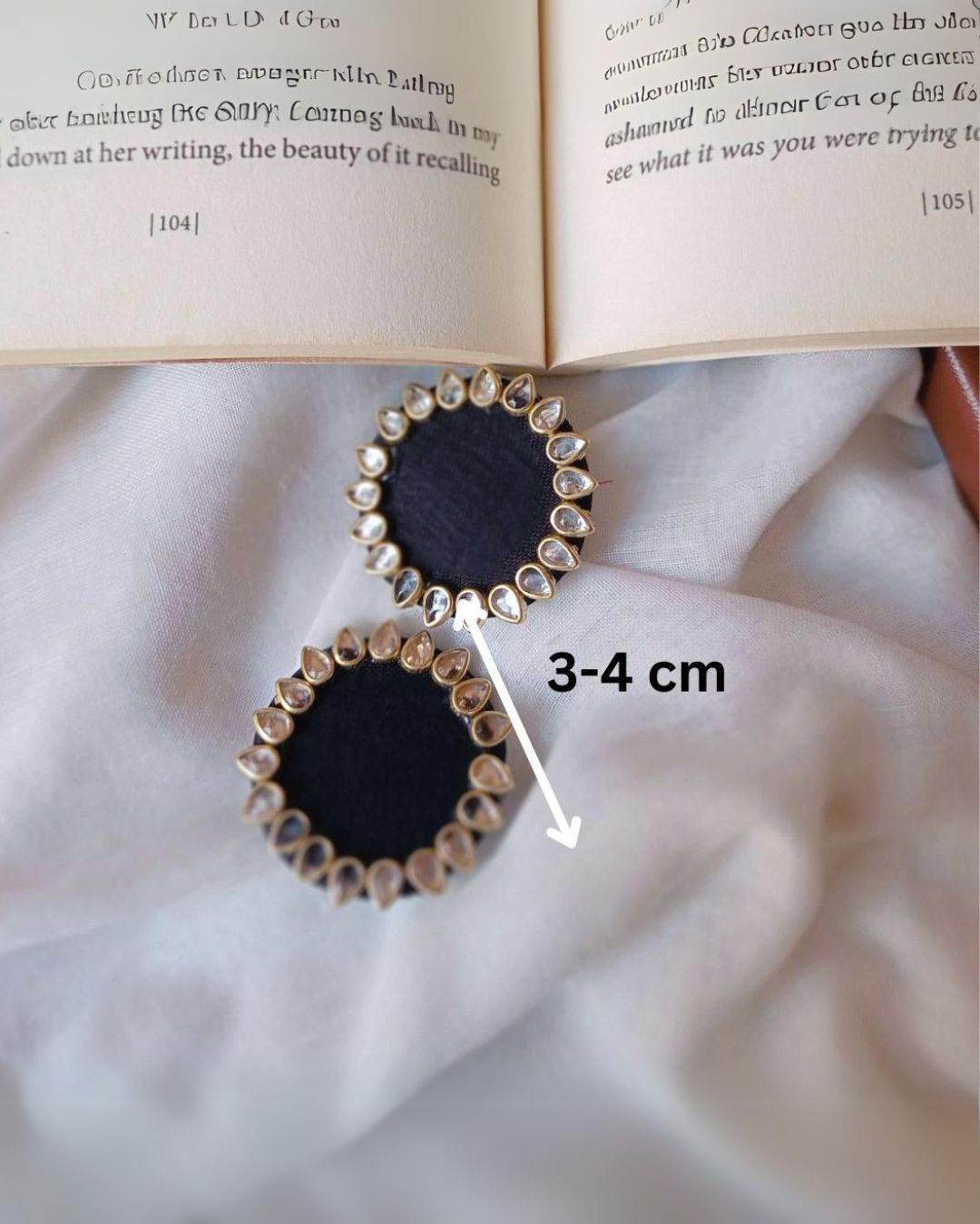 Plain Black Kundan Studs