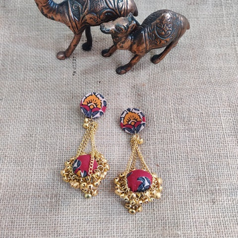 Red printed matki shape earrings with golden ghungroos and chain