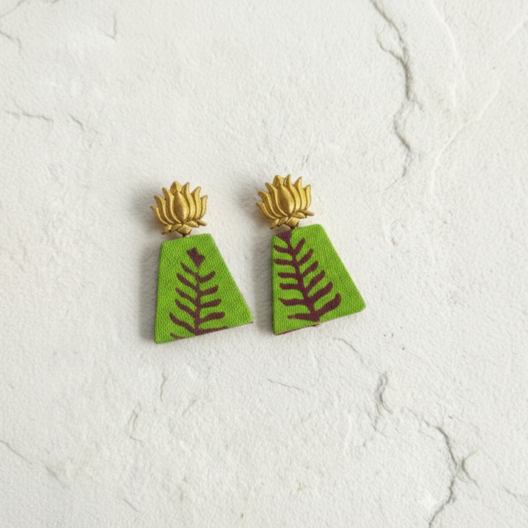 Light green leaf pattern golden charm earrings
