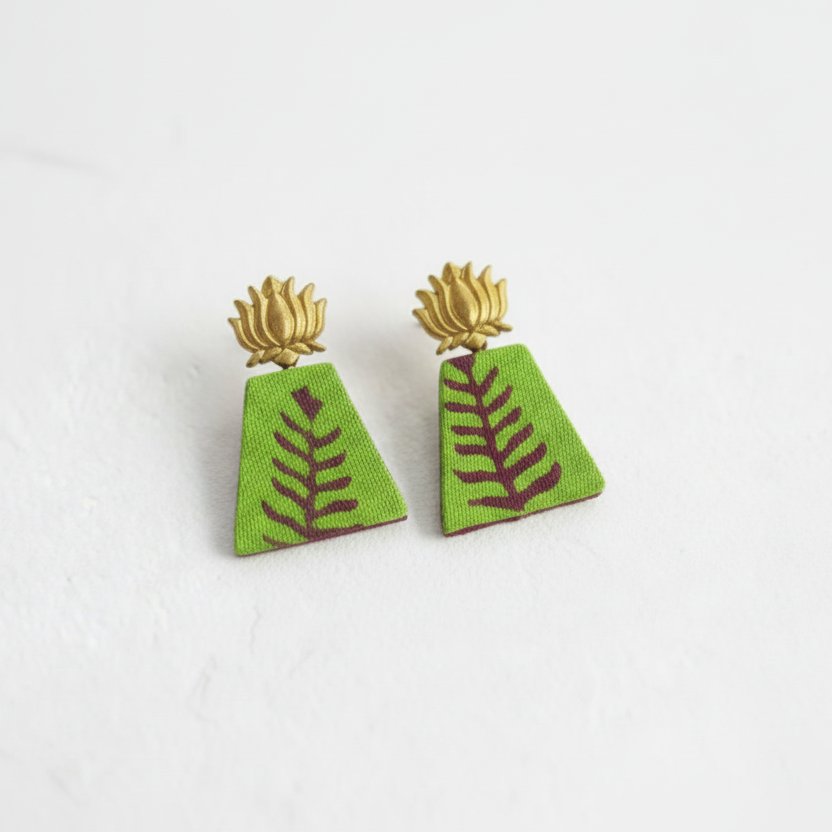 Light green leaf pattern golden charm earrings
