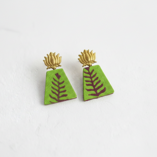 Light green leaf pattern golden charm earrings