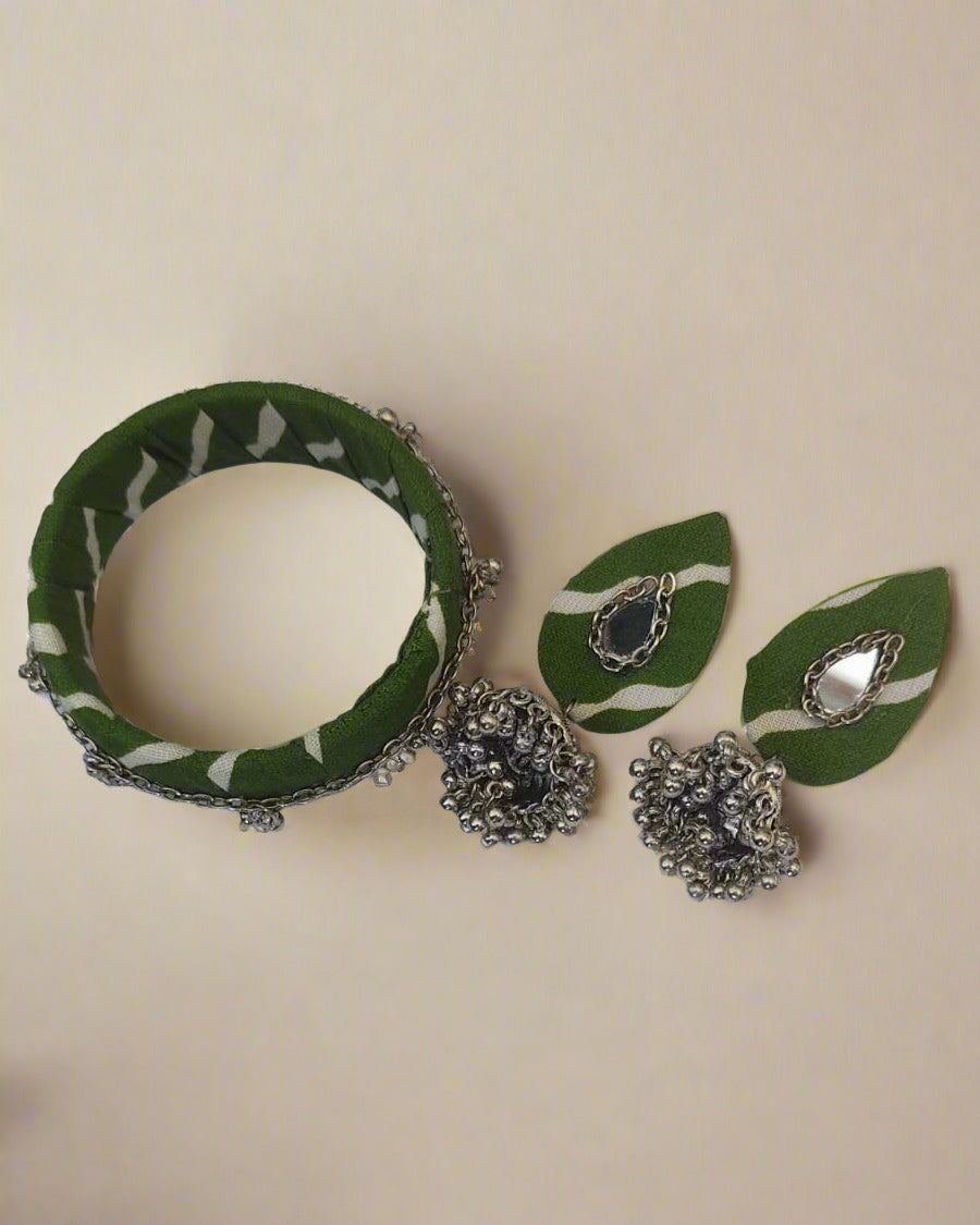 Rainvas Mehendi green and white printed Droplet shape earrings & bangles