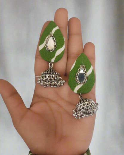 Rainvas Mehendi green and white printed Droplet shape earrings & bangles