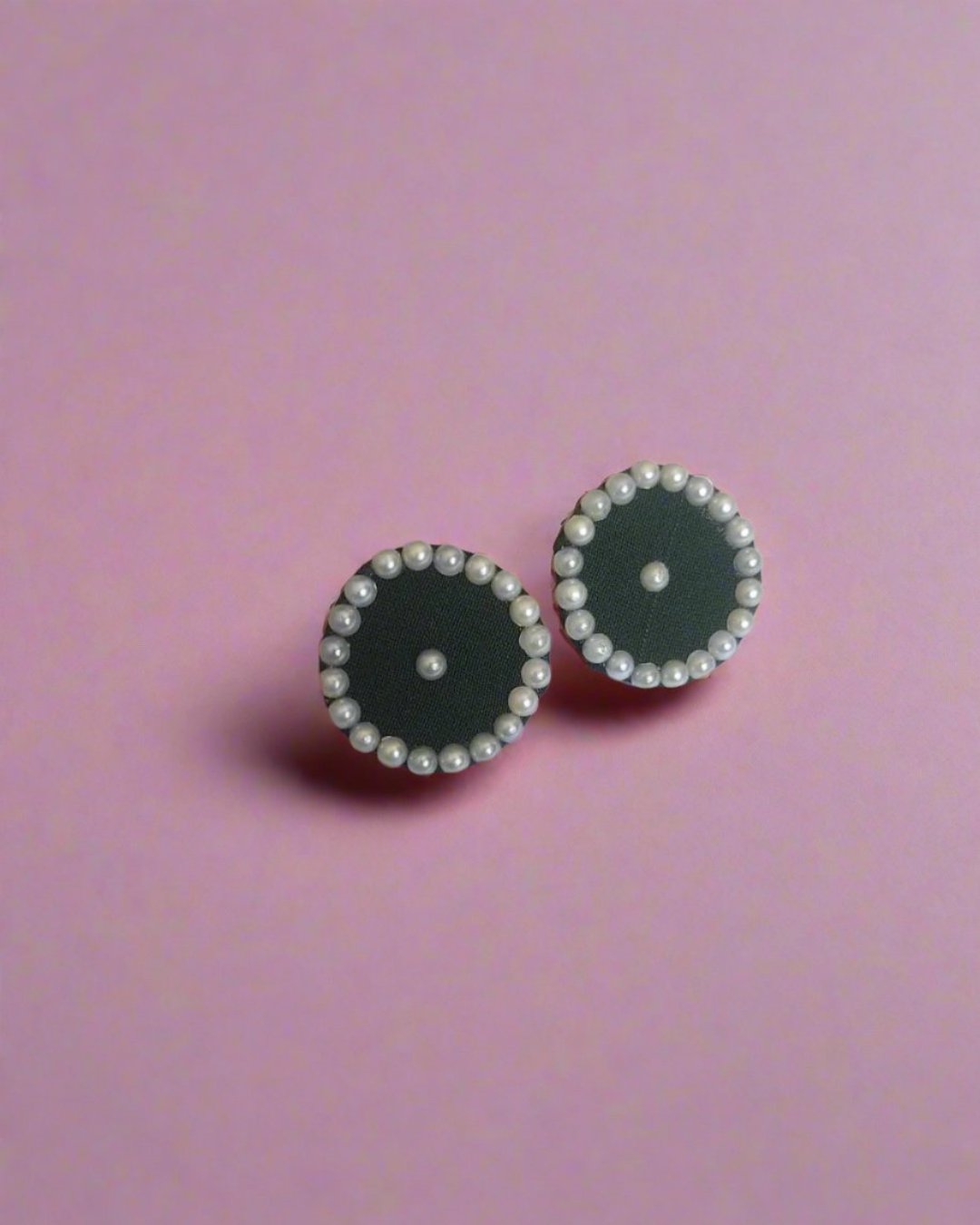 Light Mini Pearl Studs