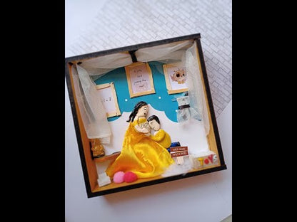 पीले गाउन के साथ गर्भावस्था कंकड़ कला| बच्चे की घोषणा, गोद भराई और नए माता-पिता का उपहार